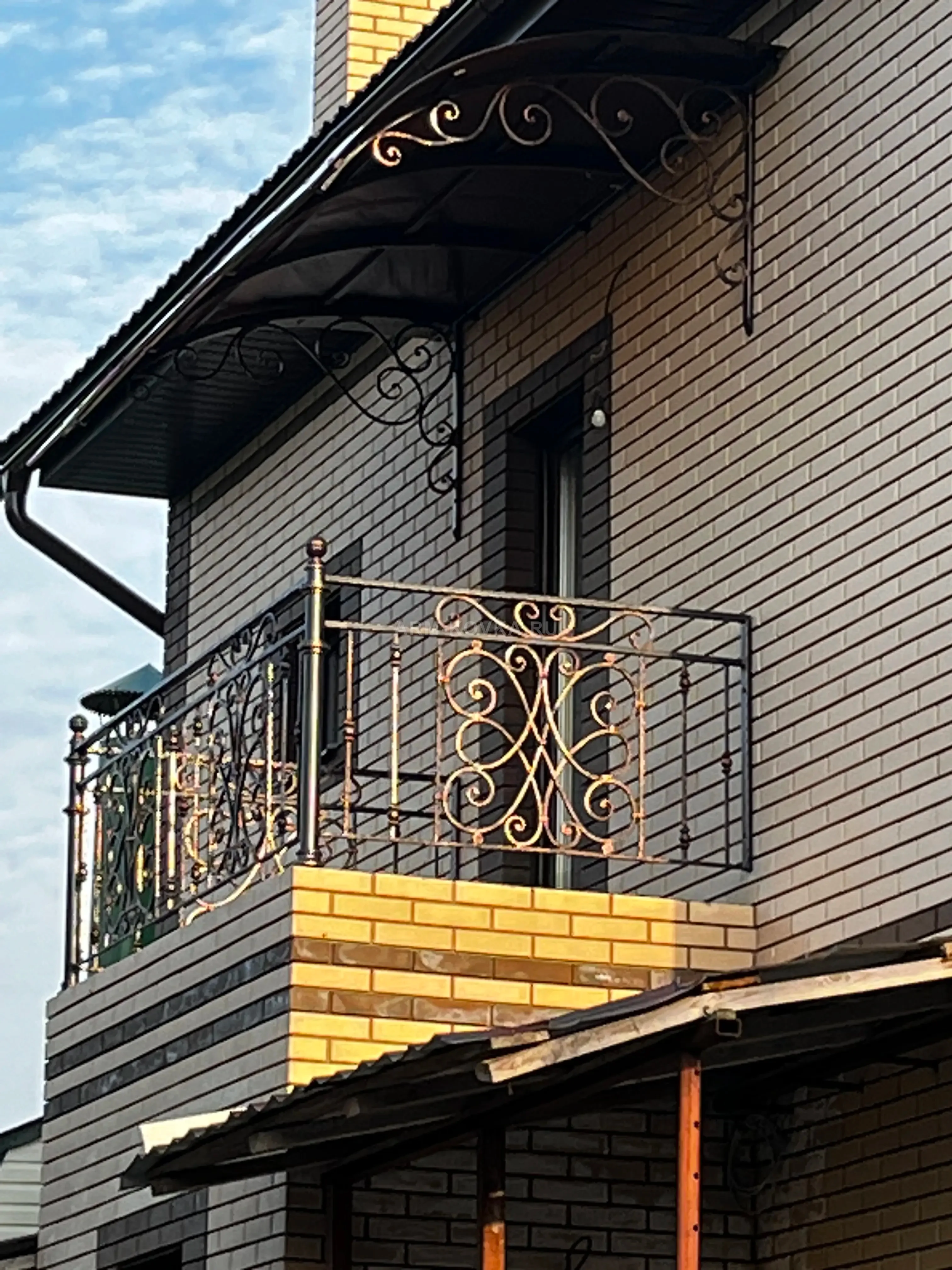 Кованый балконный ансамбль «Престиж» с патиной и козырьком