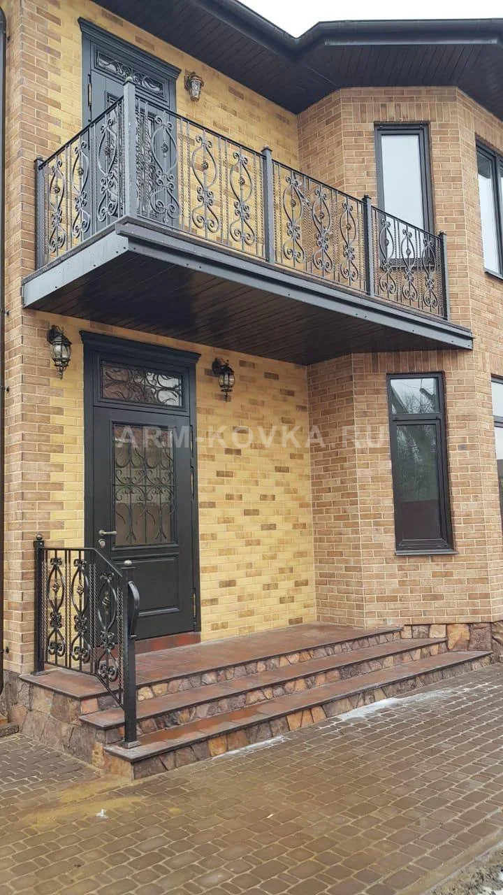 Кованый архитектурный ансамбль «Оксфорд» с витыми стойками и корзинками