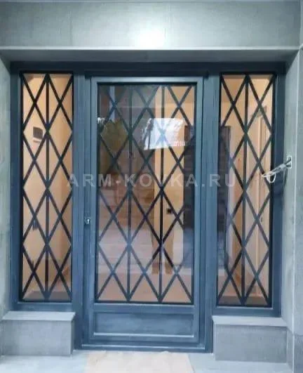 Входная группа «Геометрия-Лофт» с панорамным остеклением и ромбовидной раскладкой