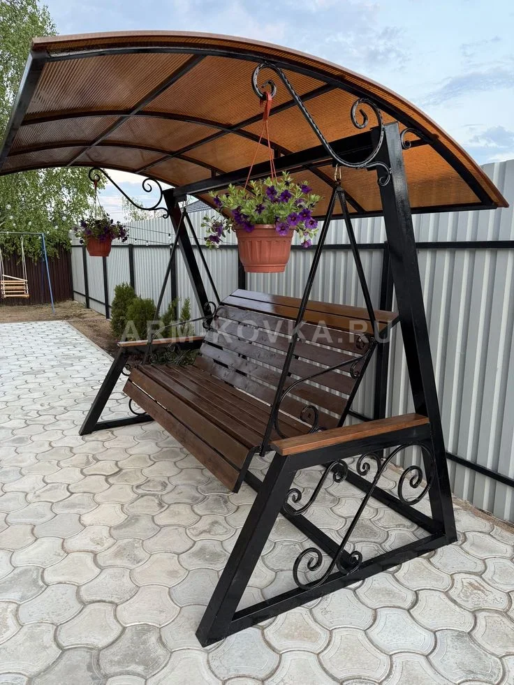 Садовые качели «Элеганс» с арочным навесом и художественной ковкой
