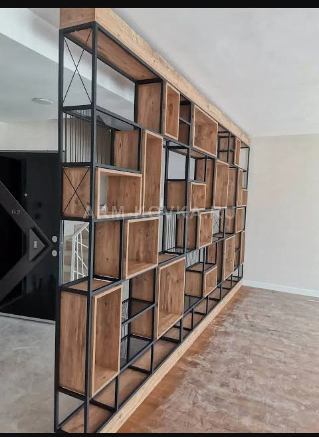 Масштабная стеллаж-перегородка «Лофт-Архитектор» с хаотичными деревянными боксами