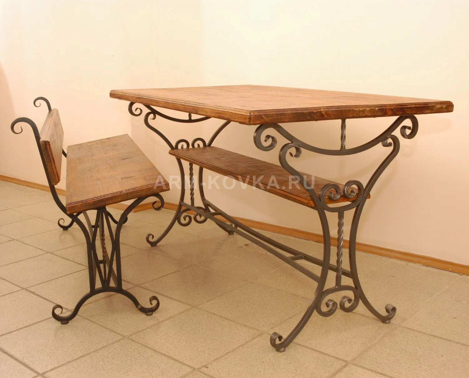 Обеденный комплект «Трактир» в стиле кантри с массивным деревом и кованым основанием