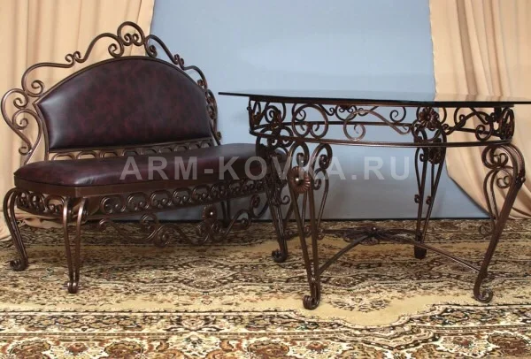 Роскошный кованый гарнитур «Аристократ» с мягким диваном и столом со стеклянной столешницей