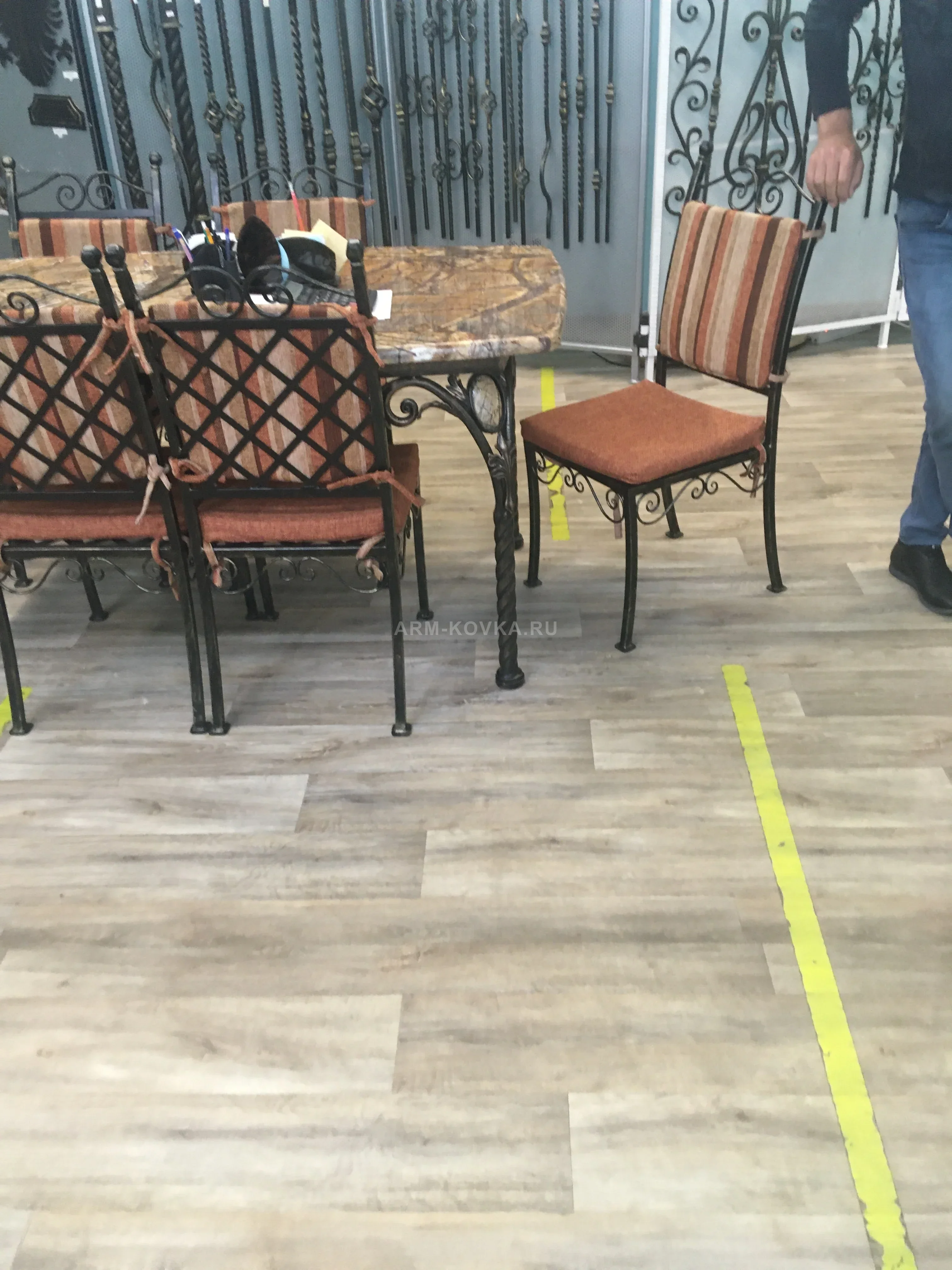 Обеденная группа «Венеция» с мраморной столешницей и ажурными стульями