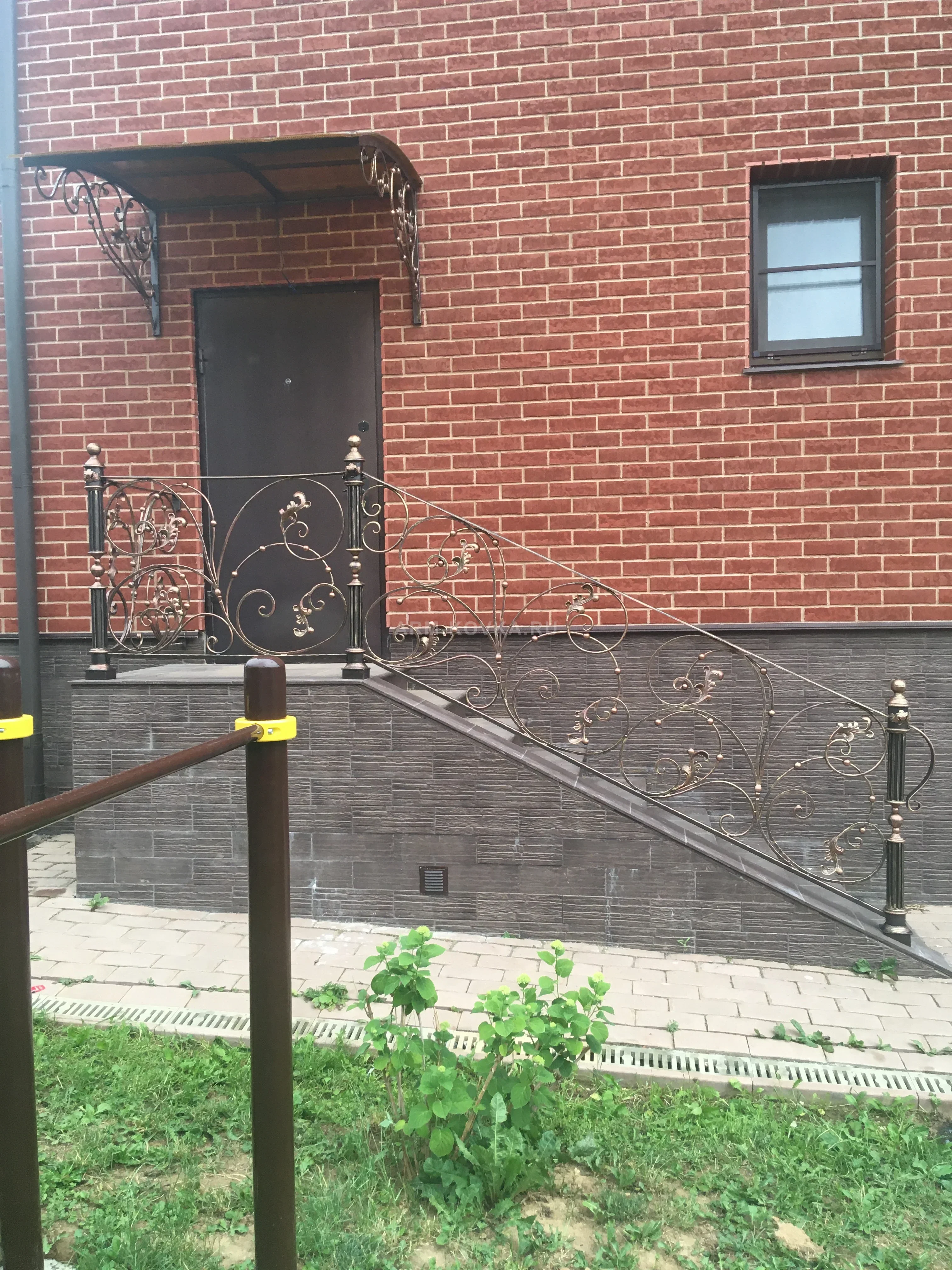 Кованый ансамбль «Бронзовый век»: перила и козырек — фото 1