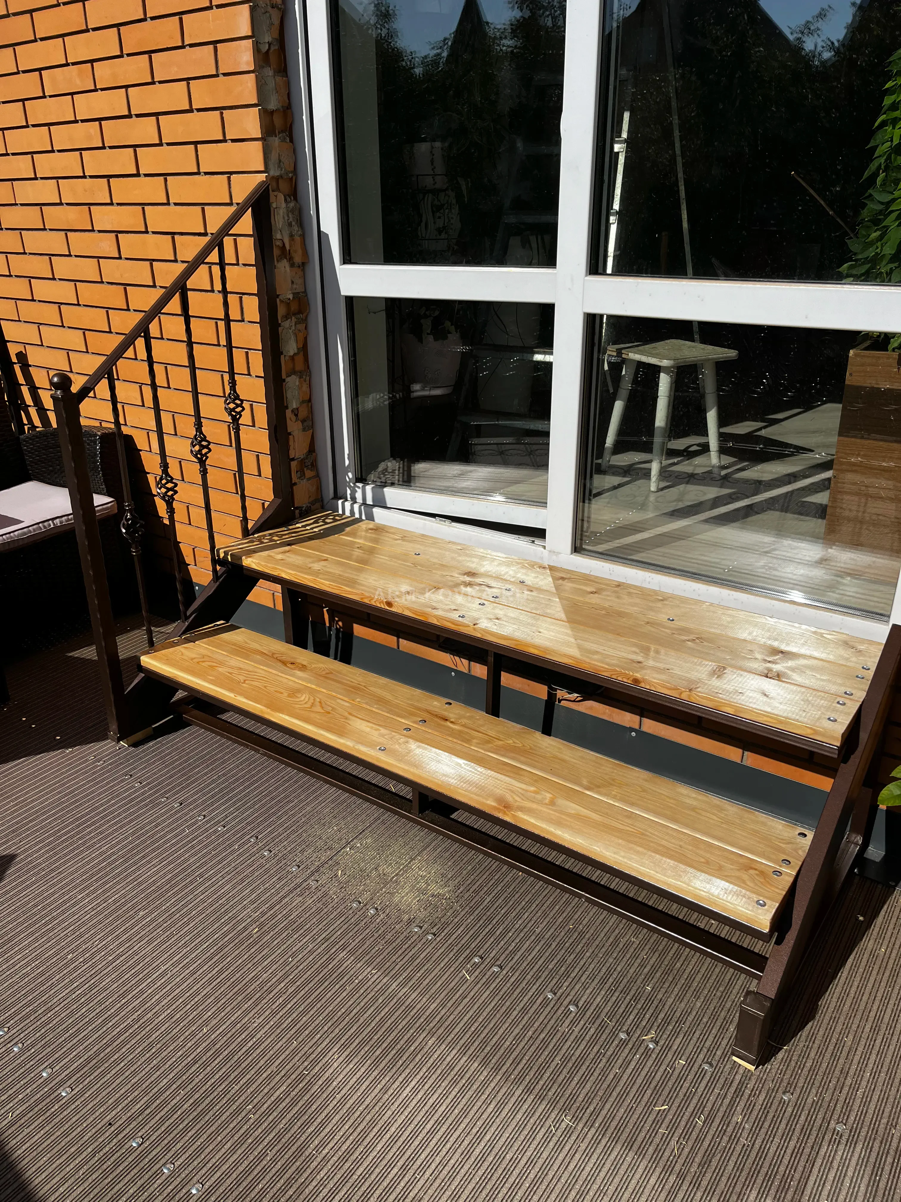 Уличное крыльцо-подиум с ограждением «Корзинка» — фото 1