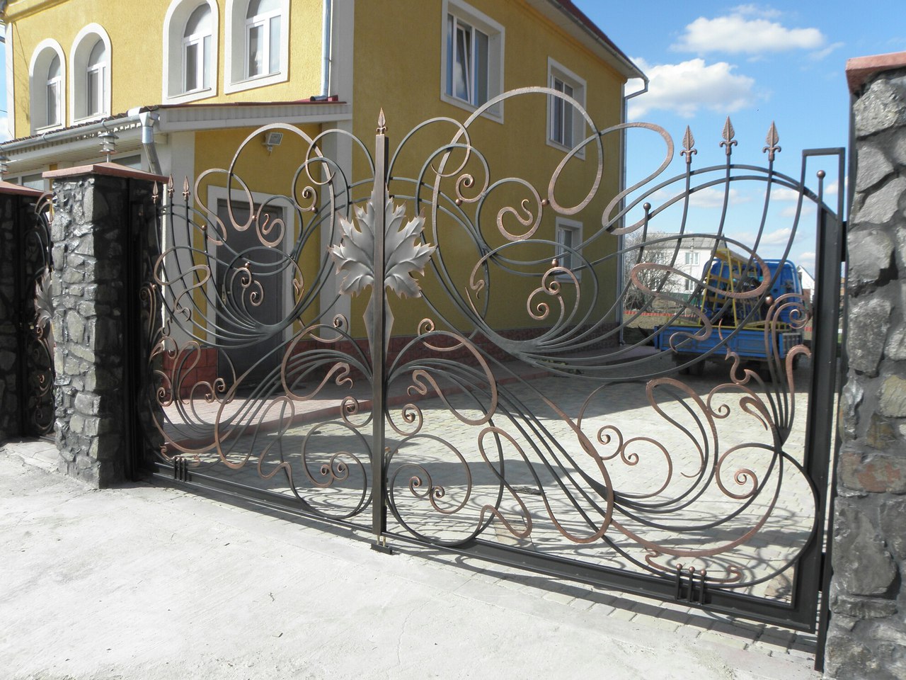 Кованые ворота и калитки в истринском районе