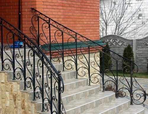 Кованые лестницы и перила в истринском районе
